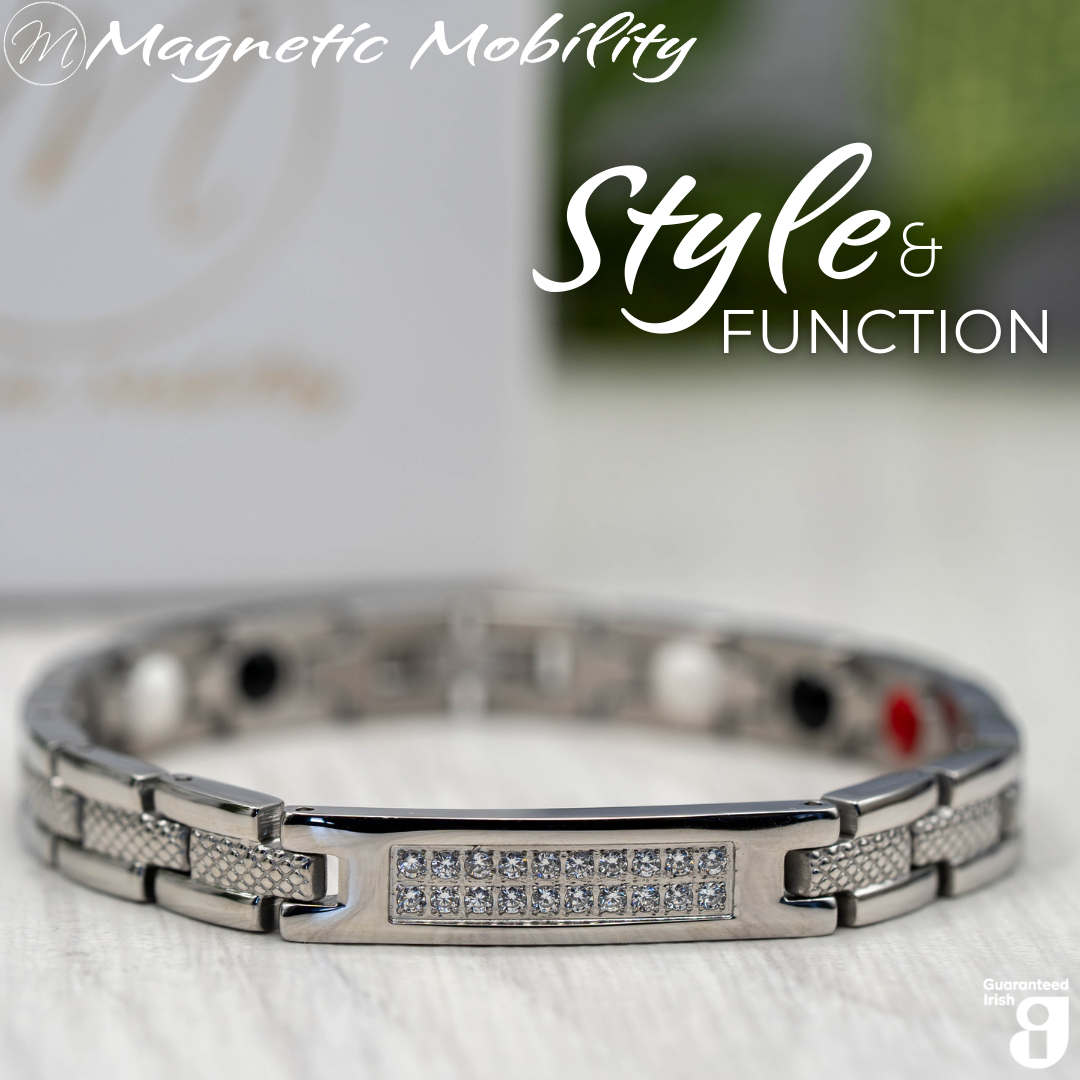 Close up view of the central panel with sparkling crystals of the Honesty Star 4in1 Magnetic Bracelet from Magnetic Mobility in silver finish. Written on the image is "4in1 Magnetic Bracelets for people with : Arthritis, Back pain, Fibromyalgia, Joint and Muscle pain, Menopause symptoms, Migraine, Recovery after surgery, runners knee, sprains and strains".