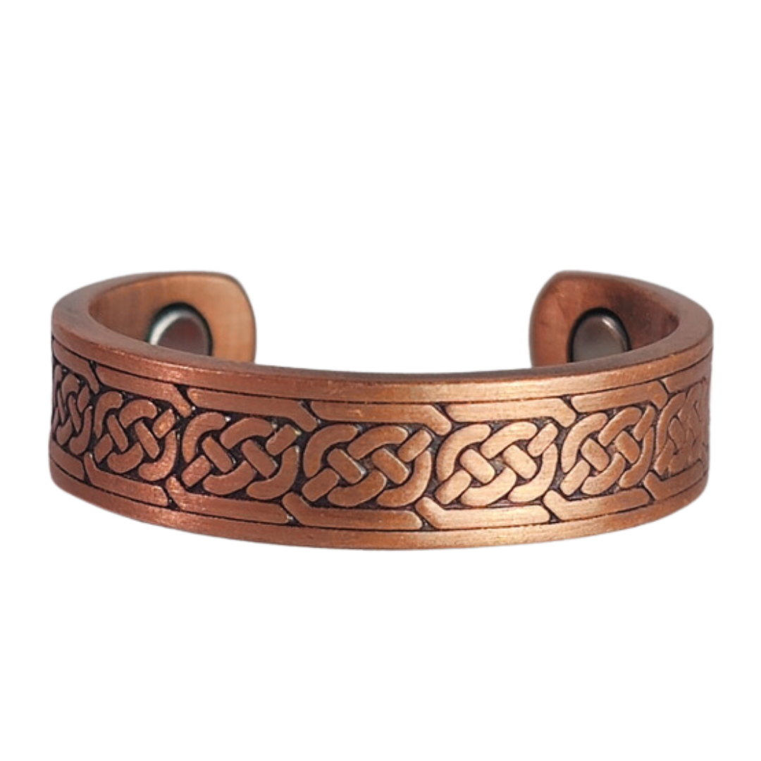 Privet copper ring by Magnetic Mobility featuring a simple Celtic design. This adjustable ring is designed to be easily worn on arthritic fingers, providing both style and functionality.